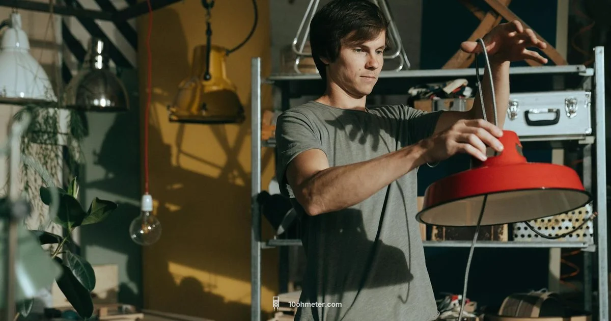 Test Light Socket with Multimeter - 10ohmeter