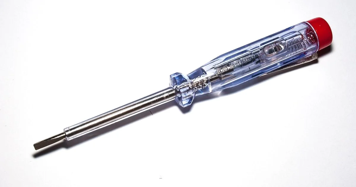 Multimeter vs Voltage - 10ohmeter